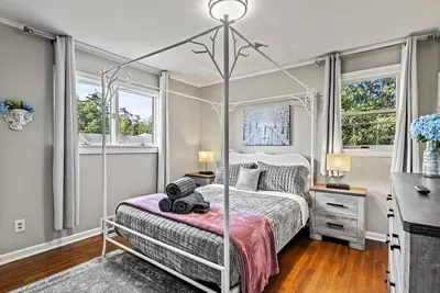 Image de Modern & Stylish: Private Home w/ Firepit~Sunroom!