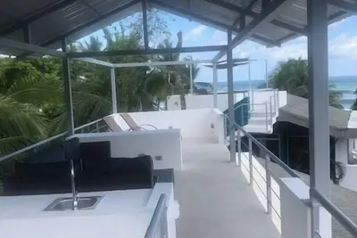Image de Relax and enjoy sea breezes and sea views on the roof top patio.