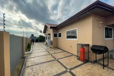 Image de Exquisite fully-furnished 4-bedroom house at a serene location.