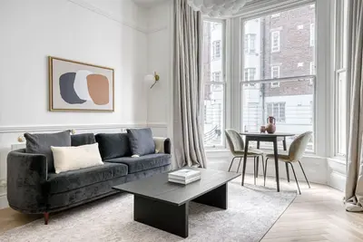 Image de Bayswater 2 Br, 2 min to QueensW High St & 6 min to stn, by Blueground