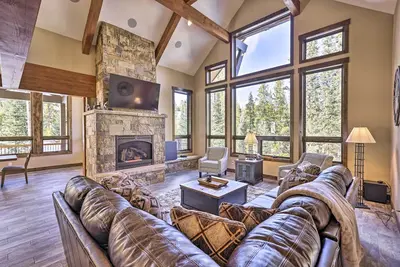 Image de 3 Fireplaces & Mtn View: Luxe Home in Breckenridge