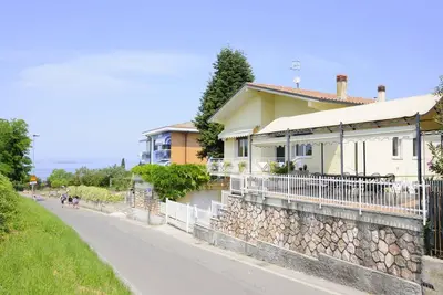 Image de Maison de vacances historique avec intérieurs modernes