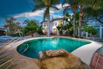 Image de Fantastic villa with tropical garden and pool