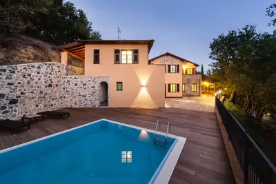 Image de Ferme avec piscine privée: location pour 15 personnes avec tout le confort.