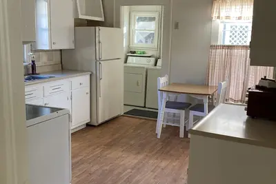 Image de Private, cozy, classic, simple. Centrally located  to hospital, uptown.