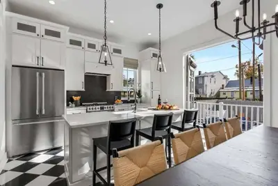 Image de Radiant Historic Retreat | Hot Tub