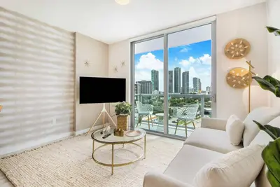 Image de One Bedroom Condo King Bed With City Views