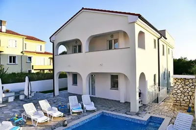 Image de Maison de vacances Malinska pour 1 - 14 personnes avec 6 chambres à coucher - Maison de vacances