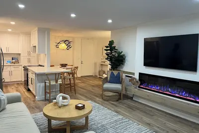 Image de Beautiful condo near the beach, sleeps 4, 30 day min. stay required\n2 bed 2 bath