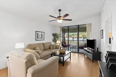 Image de Fantastic Shorewalk Vacation 2 bed/2 bath condo/Lake view/close to Img, beaches