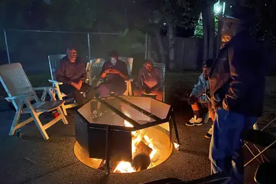 Image de Family Time and a Fire Pit 3 Bdr 2. 5 Bth