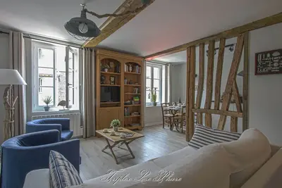 Image de Appt 2 chb décoré au cœur du Vieux Honfleur rue piétonne - Triplex Le Phare ★★★★