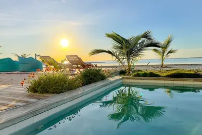 Image de luxurious home with 360 degree ocean views