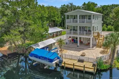 Image de 4 bedroom on deep water canal w/ boat dock. Ideal quiet location. 4 kayaks.