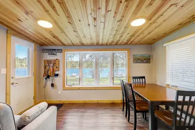 Image de Cozy Lakefront Cottage