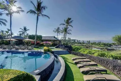 Image de Gated, peaceful unit, spacious patio to lawn, in Kolea!