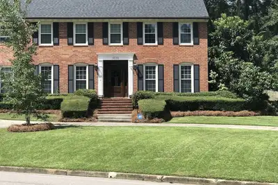 Image de Two-story home in gated golf course community