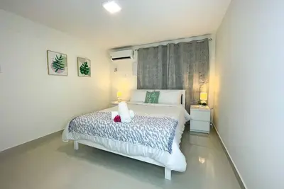 Image de New! Villa Aqua Lora - Centrally located