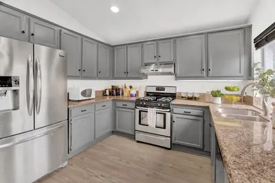 Image de Beautifully designed Home near Magic Mountain! !