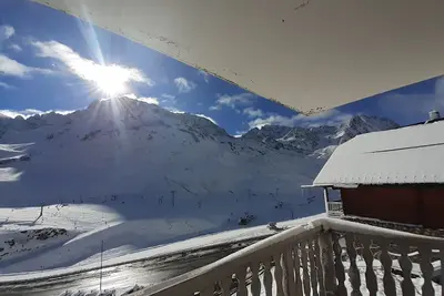 Image de appartement T2  avec chambre indépendante. Piscine, salle de sport, billard.