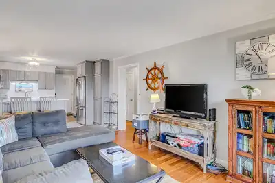 Image de Ideal Island Gem W/ Shared Pool, Beach Access, Free WiFi, Private Balcony & More