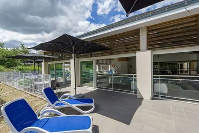 Image de Appartement dans une maison de vacances avec piscine, Wifi, Tv, terrasse, animaux admis, parking