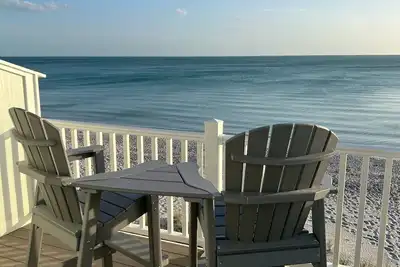 Image de Pet friendly, on the beach, paddle boards, kayaks, bikes, pool closed til 12/31