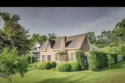 Image de 📍Historic Mitchell House 1928 River View & Gardens
