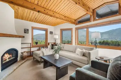 Image de Construction Discount - Low rates for Summer 2026. Outdoor Heated Pool!