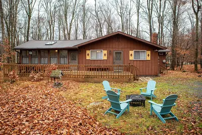Image de Cozy Poconos Ranch Home w/ Pool Access, Near Lake!