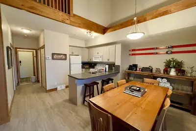Image de Alpine Bliss Awaits: Beautiful Mountain Home with Hot Tub
