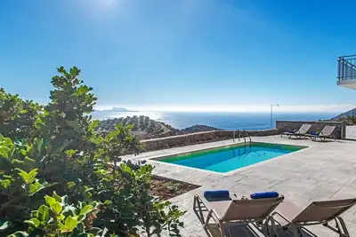 Image de Tranquil sea view villa with pool, 2km from beach!