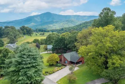 Image de Pigeon Forge! Modern, Game Room, Hot Tub, Close to Gatlinburg