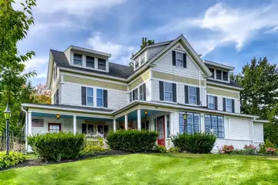 Image de Close to Downtown and Beaches - Large Historic Home and Seasonal Carriage House