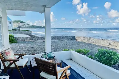 Image de Ocean Oasis! Cozy, Beachfront, Getaway!