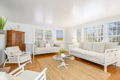 Image de North Chatham, Quaint Cottage, Great Yard, Welcome to Bobs Place