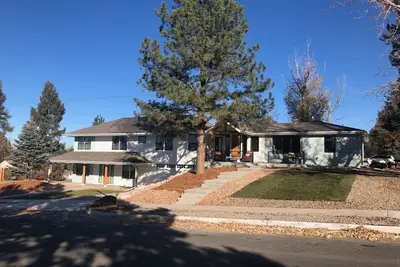 Image de Contemporary, comfortable and charming - just 3 blocks to Downtown Castle Rock