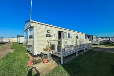 Image de Lovely 6 berth caravan with decking to the side in Heacham ref 21040e