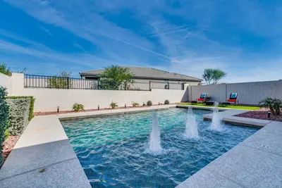 Image de House with outdoor heated pool and recreation area within walking distance