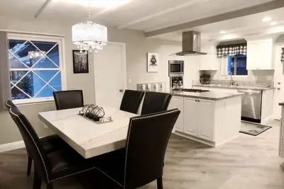 Image de 4bd Remodeled House, Firepit, Gameroom, Clean!