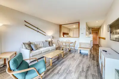 Image de Ski getaway near the slopes with private balcony & mountain views