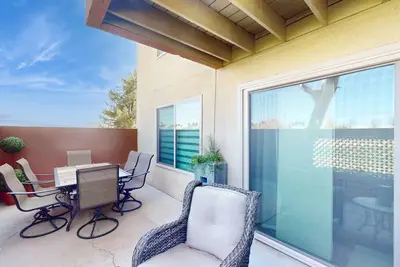 Image de Golf-course-front condo near Old Town with two patios, WiFi, pool & hot tub