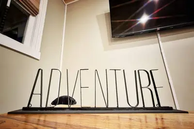 Image de Charming Cottage! - 3 Bedrooms, 4 Beds, 2 Full Baths, 6 Adults