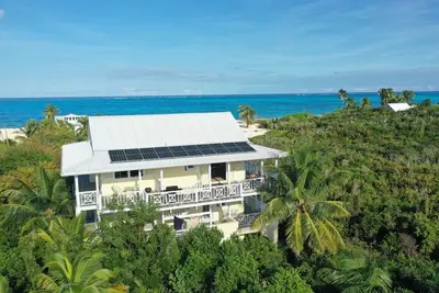 Image de Don't worry. . . Beach Happy! Man-O-War Cay. Your best-ever family beach vacation.
