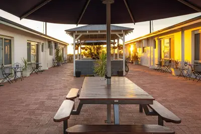 Image de U7 Family friendly accommodation directly across from the Beach, Murchison River