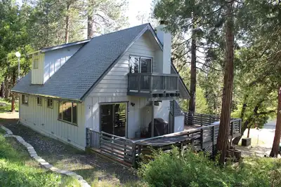 Image de Come stay & play in our family-friendly cabin. . . your very own mountain getaway!