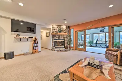 Image de Lakefront Retreat on 18 Acres w/ Hot Tub!