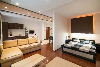 Image de Studio next to Carol park