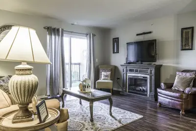 Image de 🌺Beautiful 3 Br with View🎡 Near the Strip, Pool🏊 (Vin2954-5)