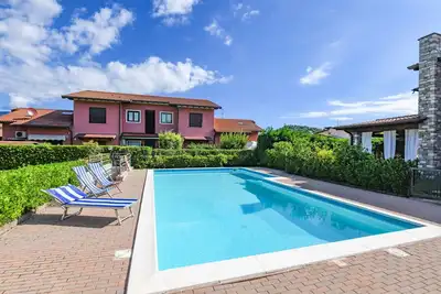 Image de Home & Garden with pool and near to the lake